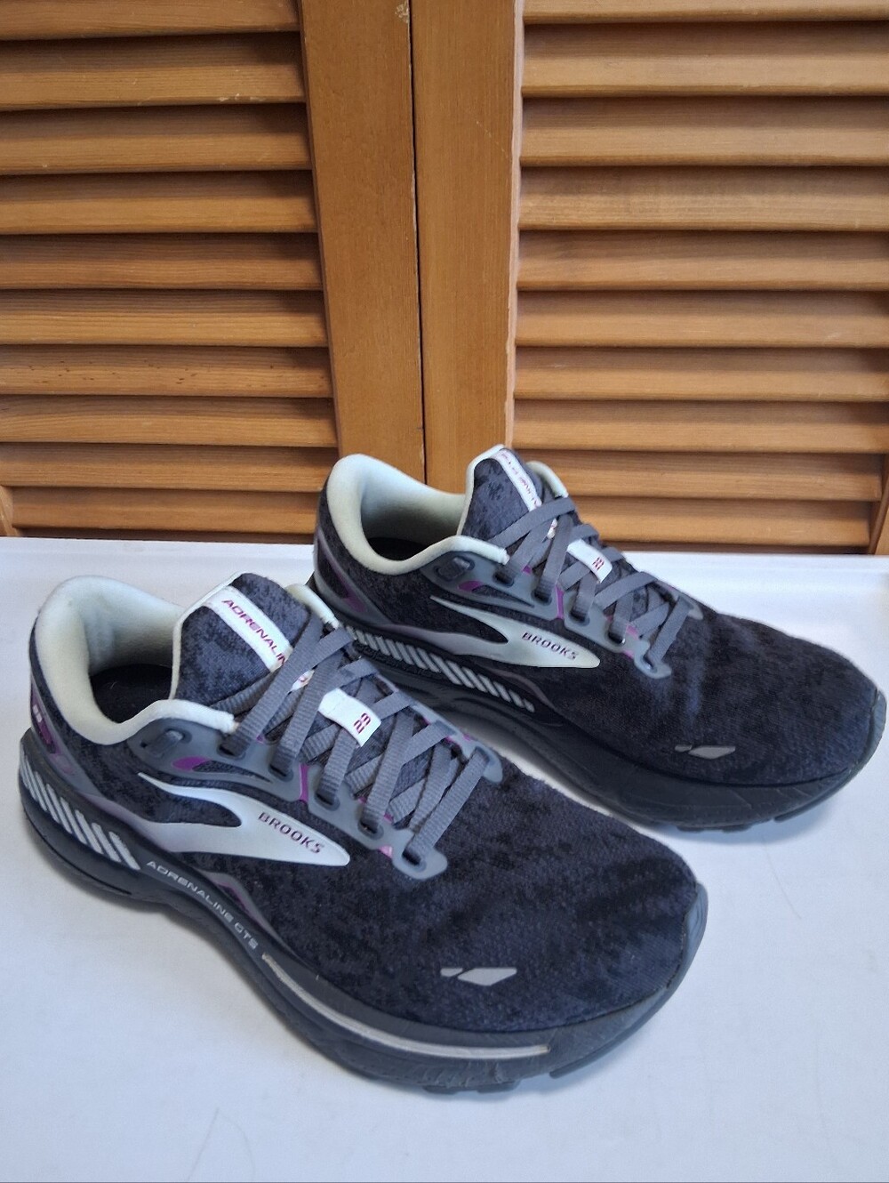 Brooks Women's Adrenaline GTS 23 Athletic Running Sneakers 8 Medium - Picture 3 of 7